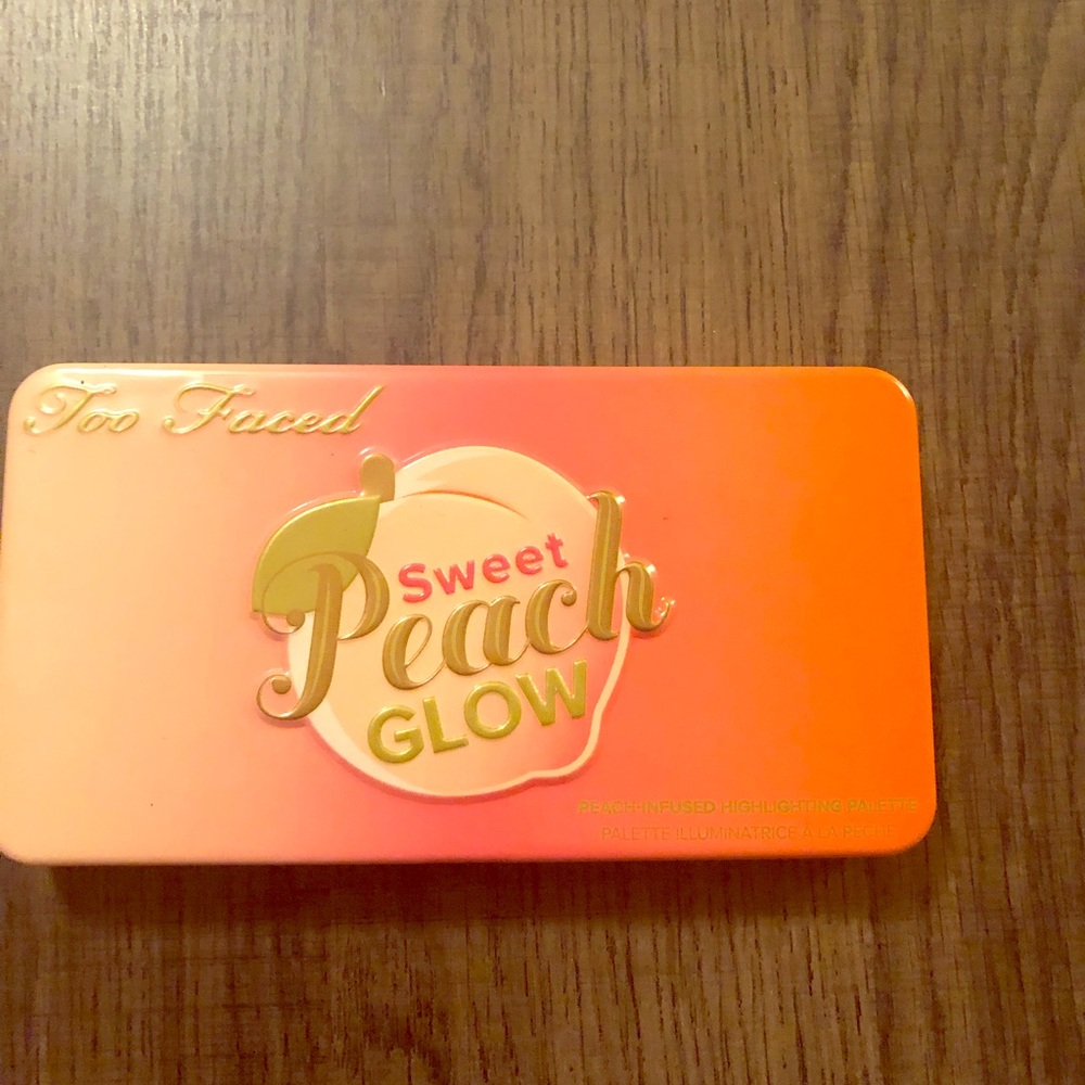 Too Faced sweet peach glow